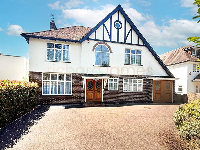 4 Bedroom Detached House For Sale In Wise Lane, Mill Hill, NW7