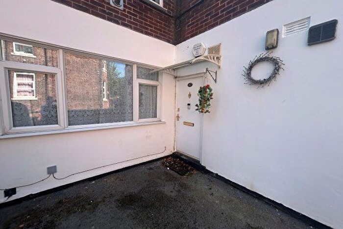 2 Bedroom Flat To Rent In Alexandra Road South, Manchester, M16