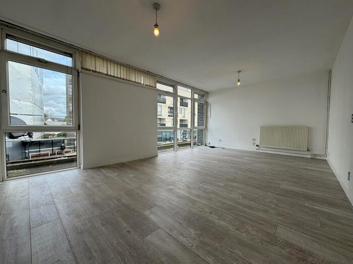 3 Bedroom Apartment To Rent In Barns Road, Oxford, OX4