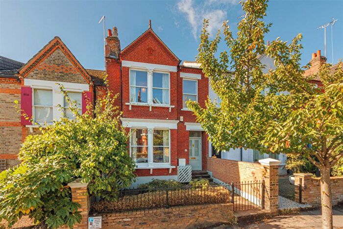 3 Bedroom Property For Sale In Claremont Road, Highgate, London, N6