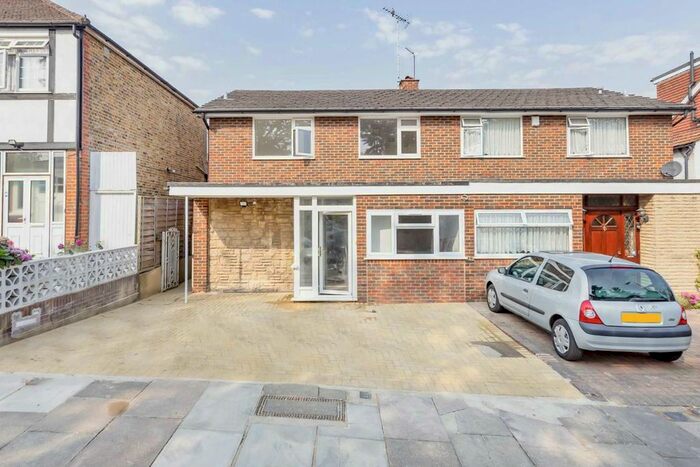 3 Bedroom Property To Rent In Highview Road, London, W13