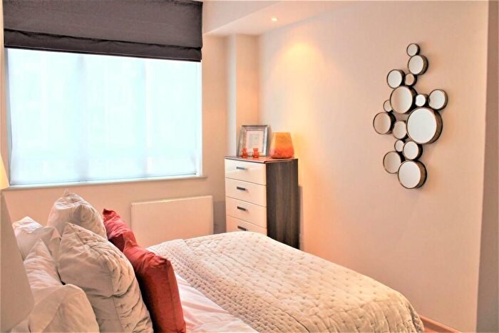 1 Bedroom Flat To Rent In City Road, Old Street, London, EC1V