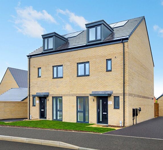 3 Bedroom Semi Detached House For Sale In The Pastures, Wood View, Grays, RM16