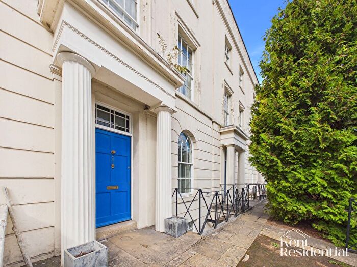 1 Bedroom Flat For Sale In New Road Avenue, Chatham, ME4