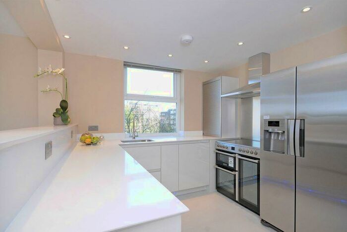 3 Bedroom Apartment To Rent In St. Johns Wood Park, London, NW8