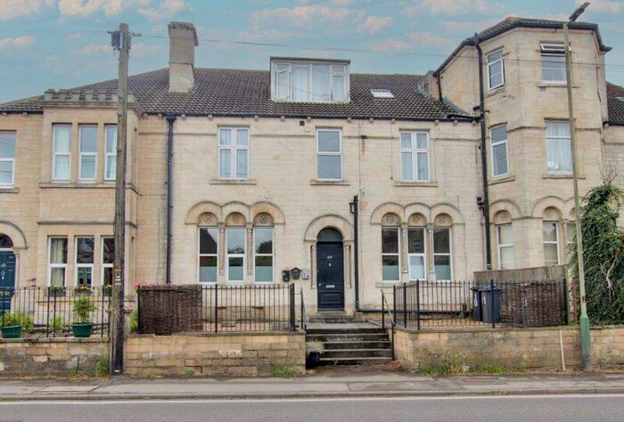 2 Bedroom Flat To Rent In Wingfield Road, Trowbridge, BA14