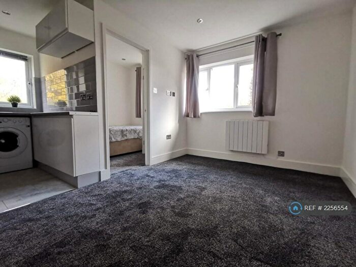 2 Bedroom Maisonette To Rent In Watersfield Close, Lower Earley, Reading, RG6