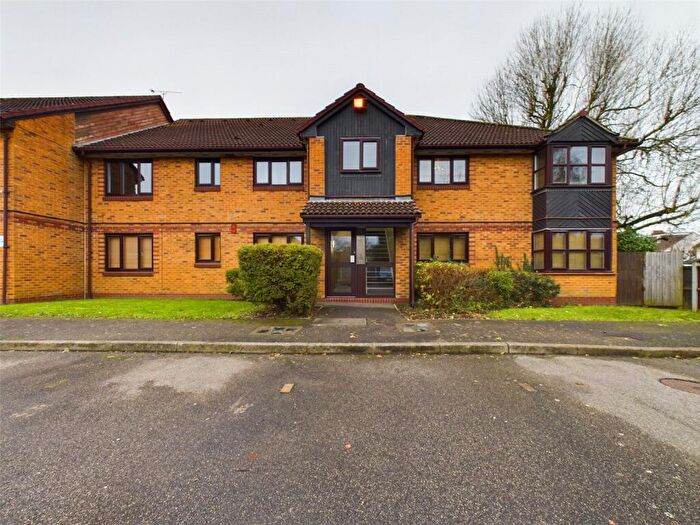 1 Bedroom Flat To Rent In Holland Close, Romford, RM7