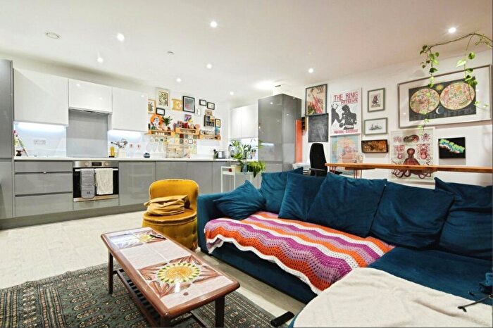 2 Bedroom Flat For Sale In Clarendon Place, Portslade, Brighton, East Sussex, BN41