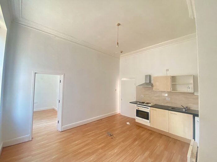 2 Bedroom Flat To Rent In Grange Mount, Wirral, CH43