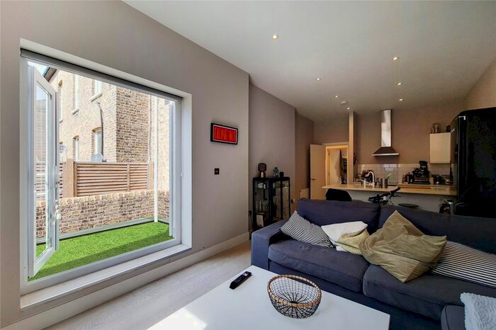 2 Bedroom Flat To Rent In Mattock Lane, London, W13
