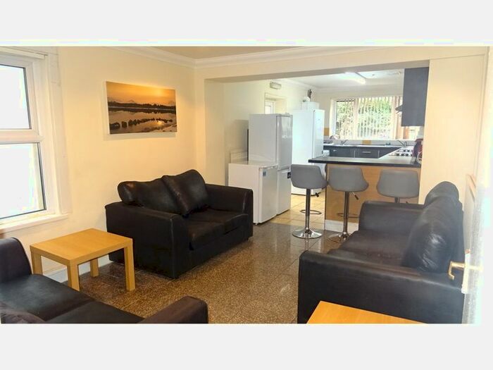 8 Bedroom Terraced House To Rent In Cathays, Cardiff, CF24