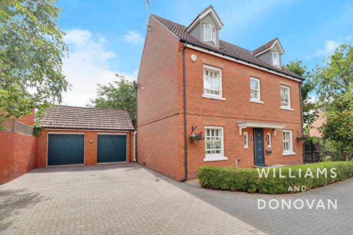 5 Bedroom Detached House For Sale In Temple Way, Rayleigh, SS6