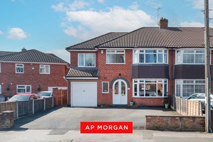 4 Bedroom Semi Detached House For Sale In Lawnswood Avenue, Shirley, Solihull, West Midlands, B90