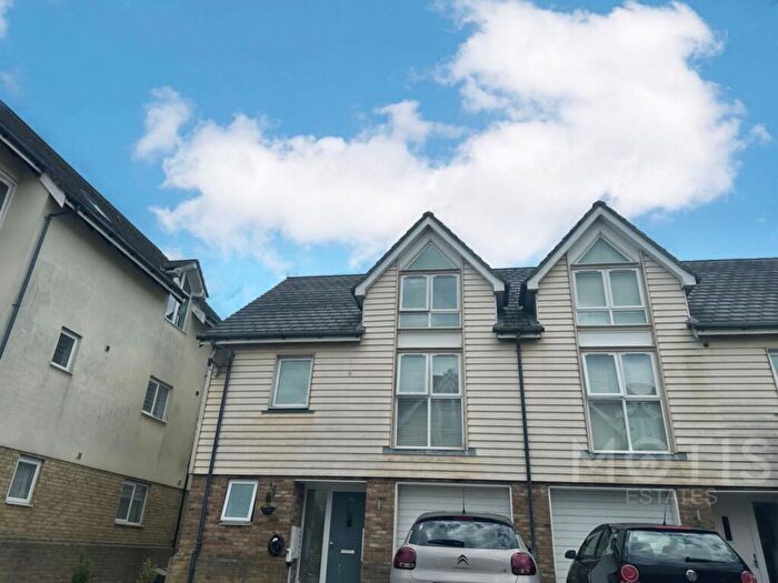 4 Bedroom House To Rent In Paxton Avenue, Hawkinge, CT18
