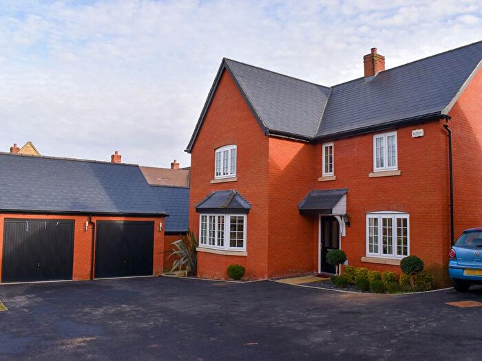 5 Bedroom Detached House To Rent In Roberts Road, Silverstone, NN12