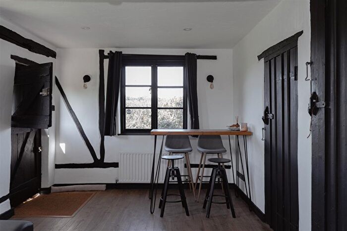 3 Bedroom Detached House To Rent In Cross Oak Lane, Redhill, RH1