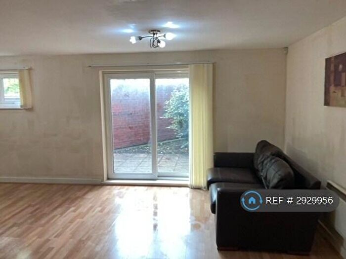 2 Bedroom Flat To Rent In Windsor Court, Newcastle, ST5