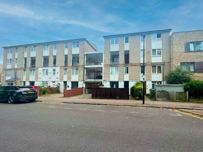 4 Bedroom House Of Multiple Occupation To Rent In Stebondale Street, London, E14