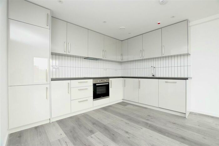 1 Bedroom Flat To Rent In High Street, Hampton Hill, Hampton, TW12