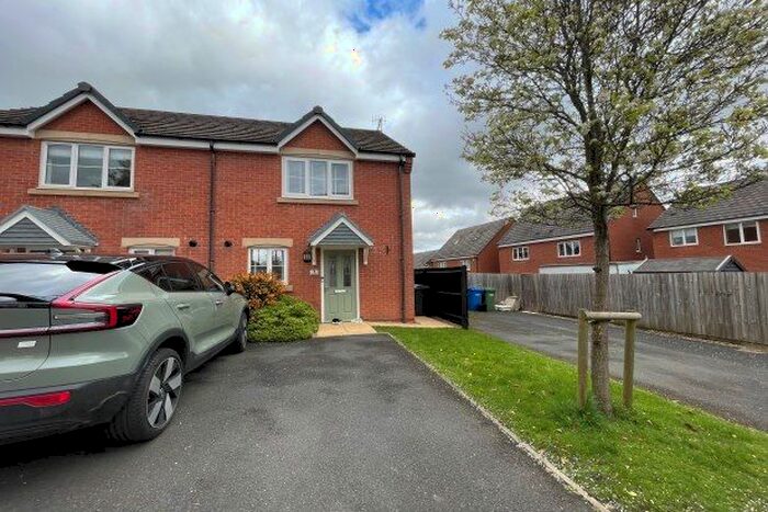 2 Bedroom Semi-Detached House To Rent In Panthers Place, Chesterfield, S41