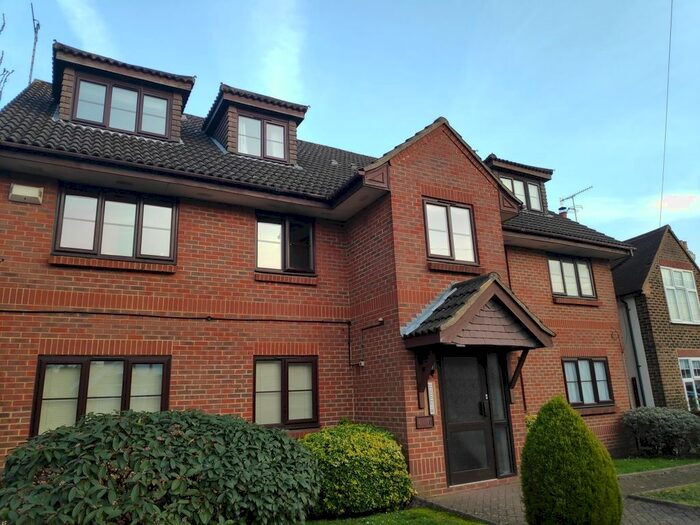 1 Bedroom Flat To Rent In Albury Road, Merstham, Redhill, RH1