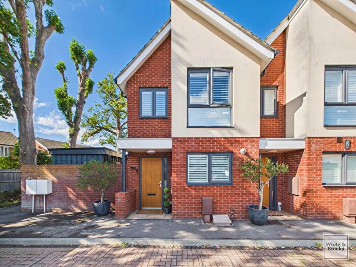 3 Bedroom End Of Terrace House For Sale In Stockbridge Road, Chichester, PO19