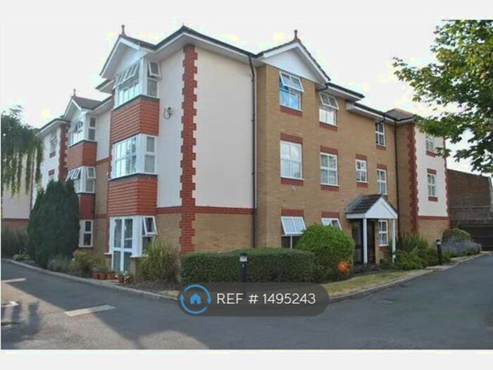 2 Bedroom Flat To Rent In Poynder Lodge, Isleworth, TW7