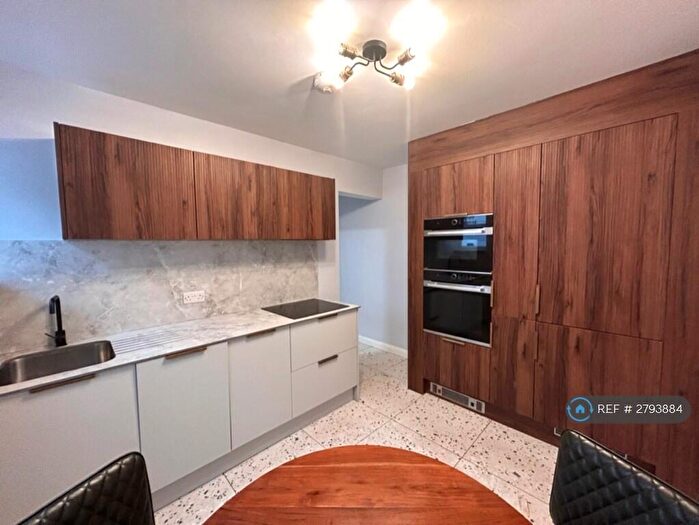 3 Bedroom Flat To Rent In Bear Road, Brighton, BN2