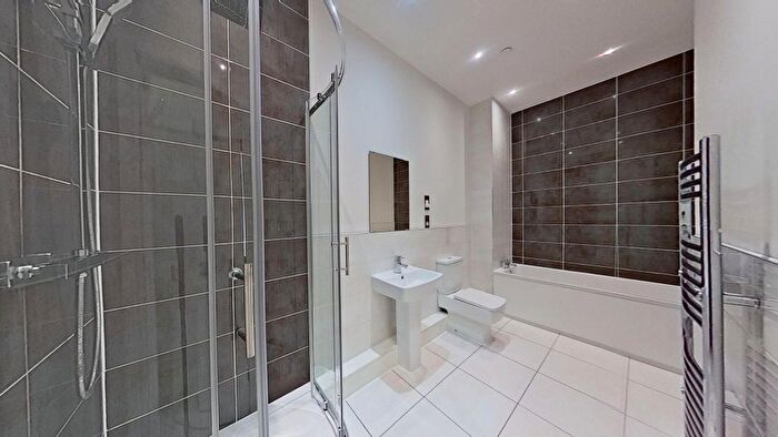 2 Bedroom Flat To Rent In Atkinson Street, Leeds, LS10