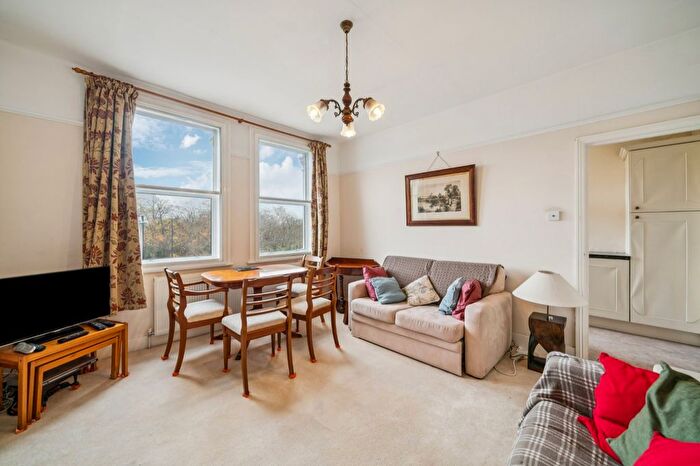 2 Bedroom Flat To Rent In Wandsworth Common West Side, Wandsworth, SW18