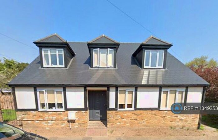 2 Bedroom Penthouse To Rent In Wootton Close, Hornchurch, RM11