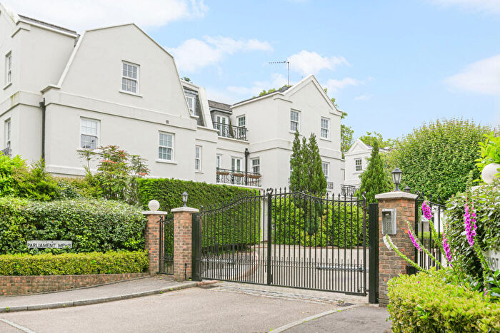 4 Bedroom House To Rent In Parliament Mews, Mortlake, SW14