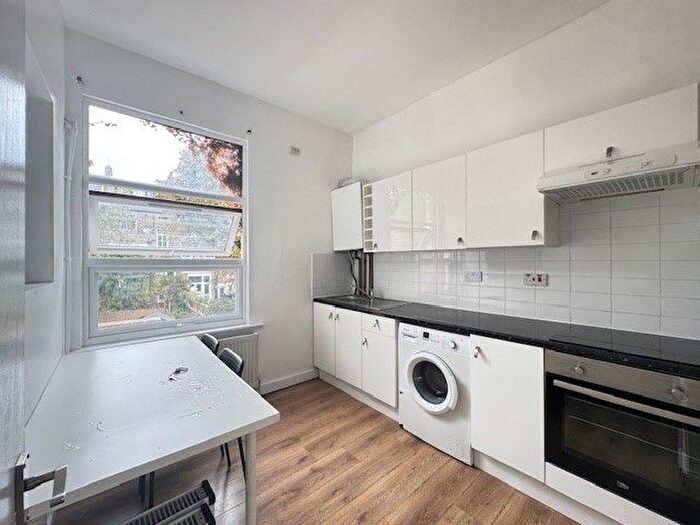 2 Bedroom Flat To Rent In Tollington Road, Holloway, N7