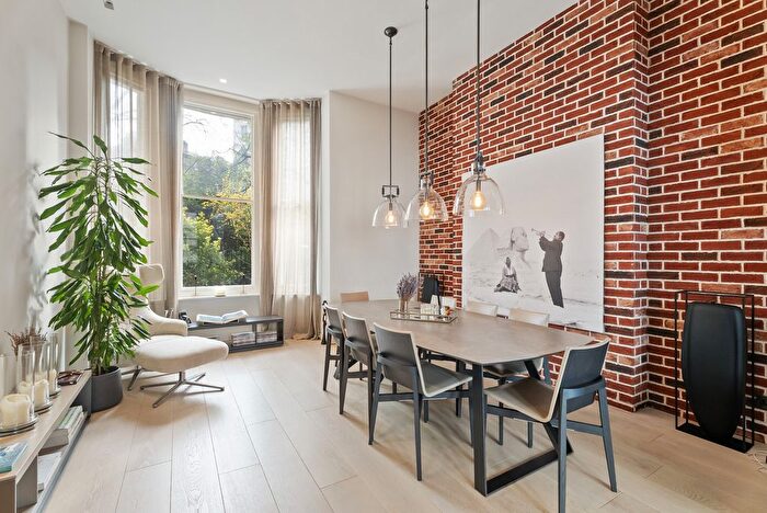 3 Bedroom Flat For Sale In Stanley Crescent, London, W11