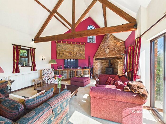 4 Bedroom Barn Conversion For Sale In Playhatch, Reading, United Kingdom, RG4