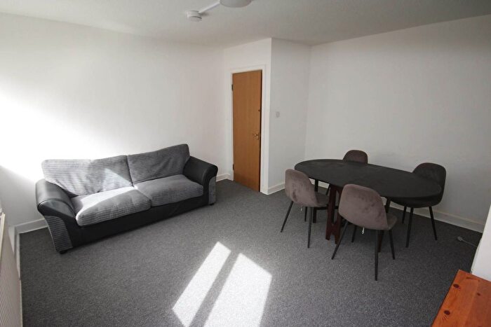 2 Bedroom Flat To Rent In Eccles New Road, Salford, M5