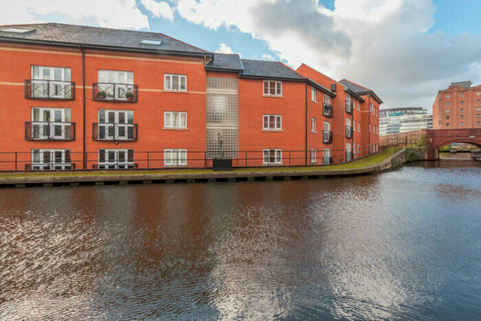 2 Bedroom Apartment To Rent In Wharf Close, Manchester, Greater Manchester, M1