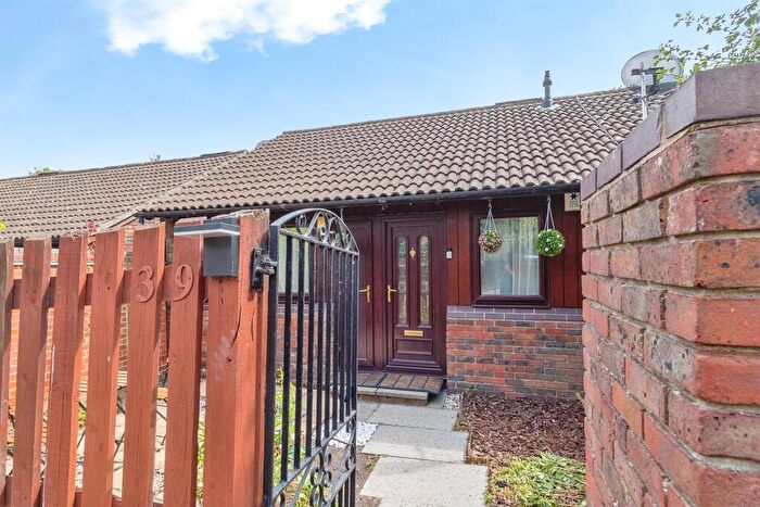 3 Bedroom Terraced Bungalow For Sale In Hills Close, Great Linford, Milton Keynes, MK14