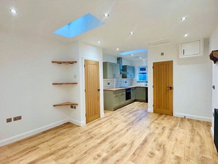 2 Bedroom Bungalow To Rent In Park End Road, Gloucester, GL1