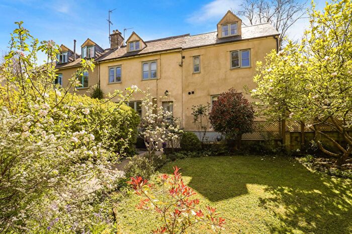 4 Bedroom Detached House For Sale In High Street, Chalford, GL6