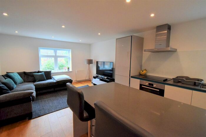 2 Bedroom Flat To Rent In Campbell Road, Weybridge, KT13