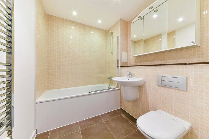 2 Bedroom Flat To Rent In Crowder Street, London, E1