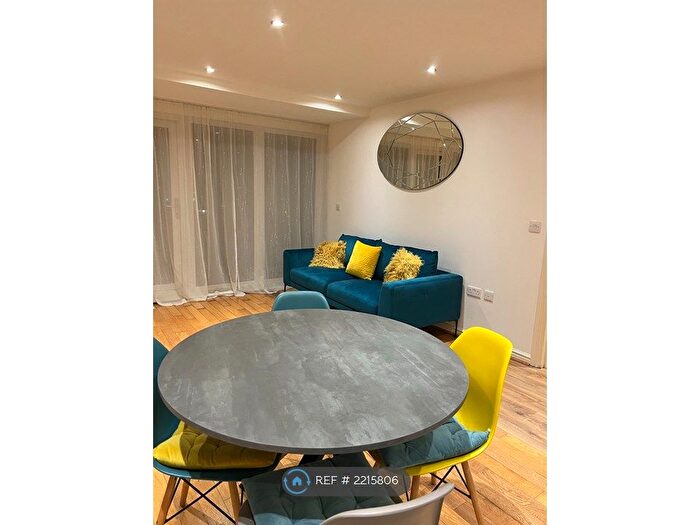 2 Bedroom Flat To Rent In Berberis House, Feltham, TW13