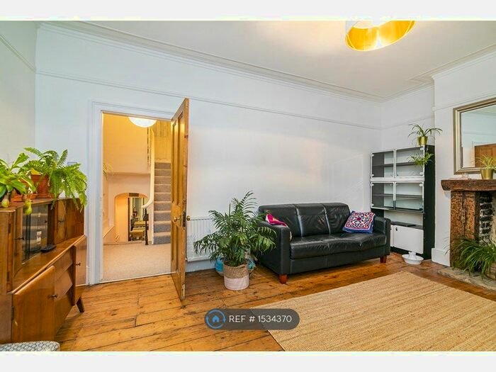 3 Bedroom Maisonette To Rent In Bulwer Road, London, E11