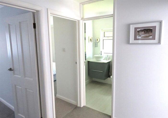 2 Bedroom Flat To Rent In Beacon Drive, Highcliffe, Christchurch, BH23