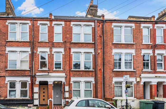 2 Bedroom Flat To Rent In Southwell Road London, SE5