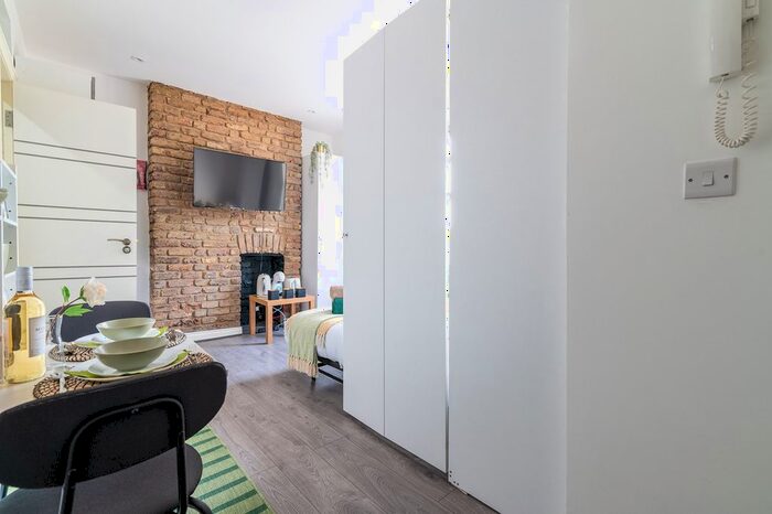 Studio To Rent In Green Lanes, London, N8