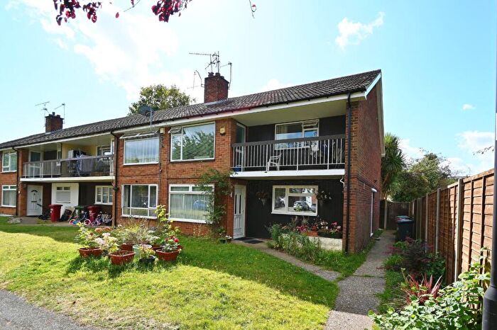 2 Bedroom Maisonette For Sale In Newton Close, Langley, Berkshire, SL3