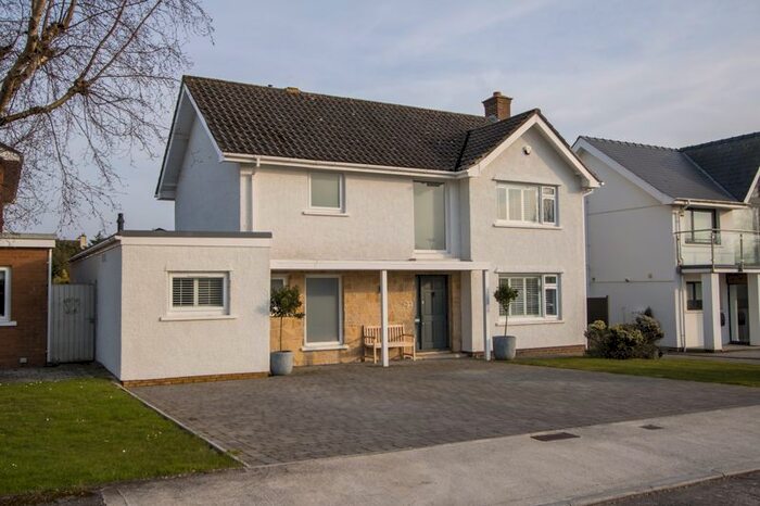 4 Bedroom Detached House To Rent In Robinswood Crescent, Penarth, CF64